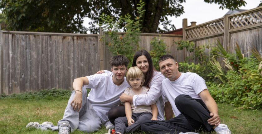 Ukrainians who fled to Canada in limbo as permits and passports expire