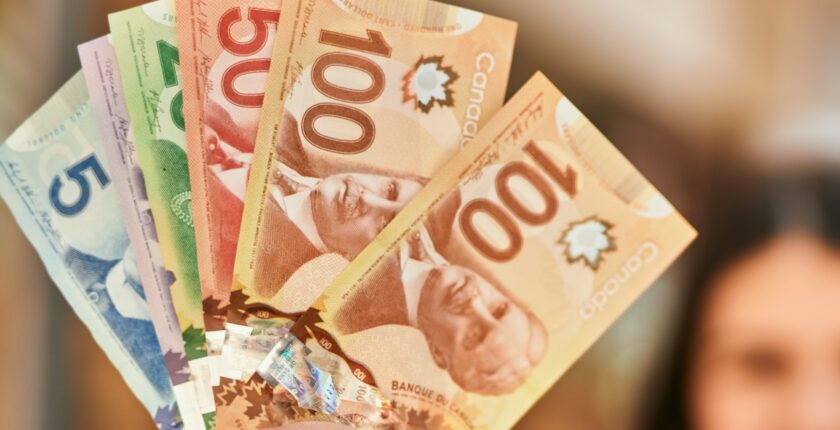 Canada’s Average Earnings Surge To $67,466.88 In 2025